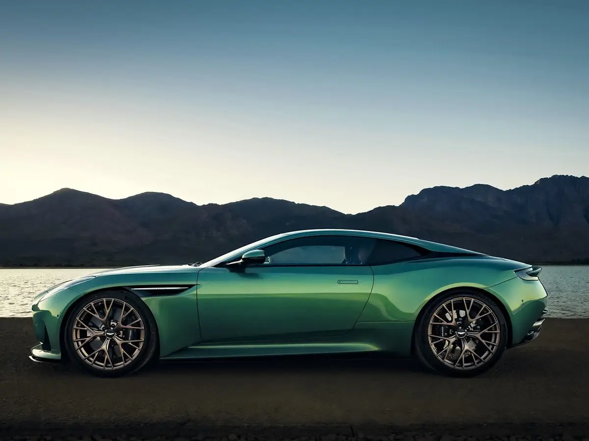 Aston Martin DB12 I