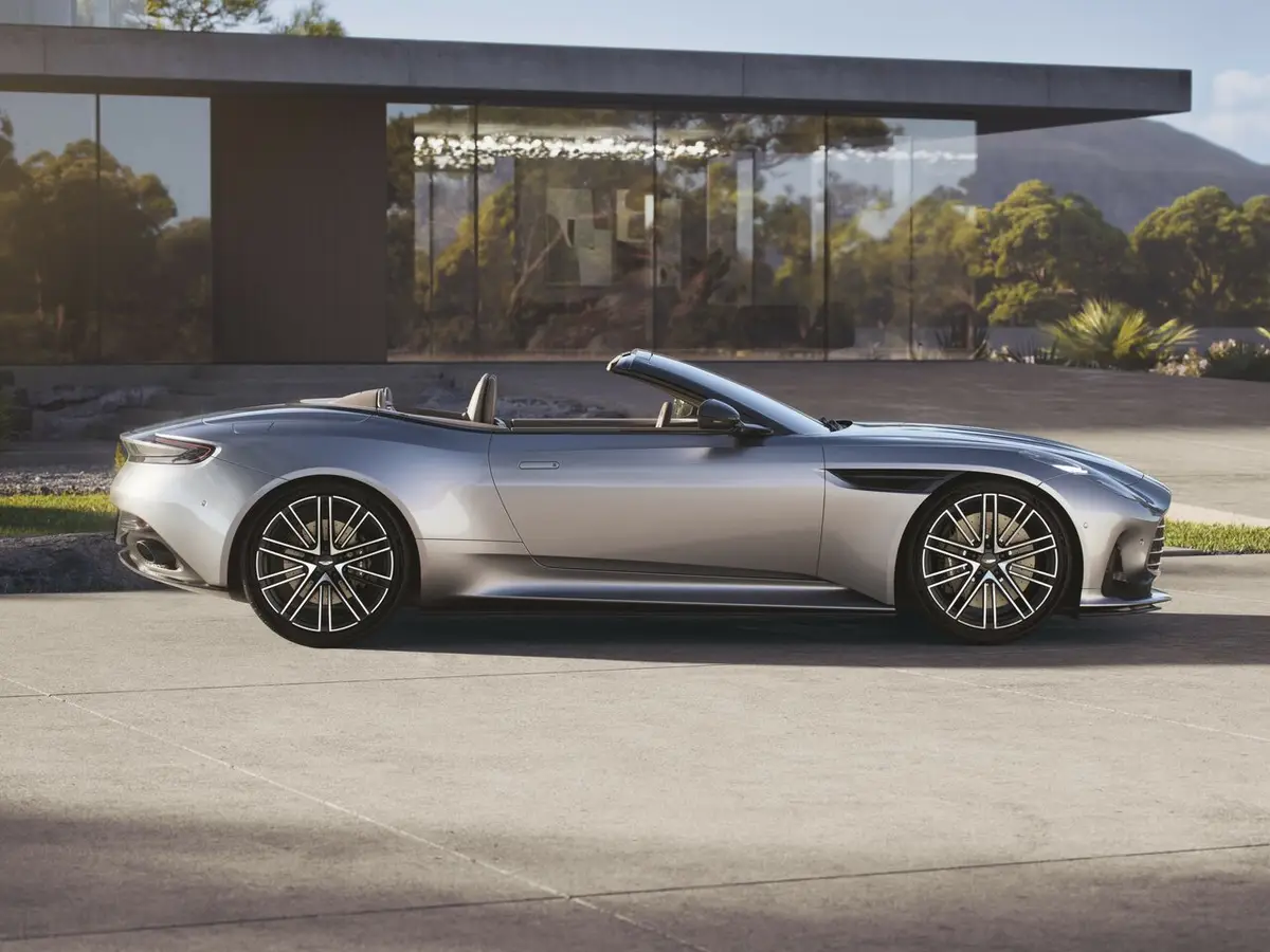 Aston Martin DB12 I