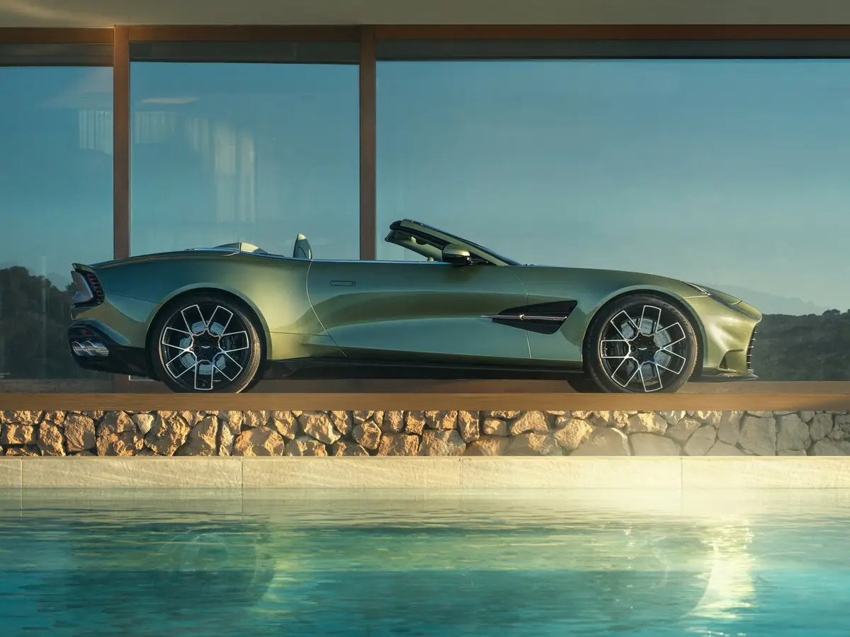 Aston Martin V12 Vanquish III