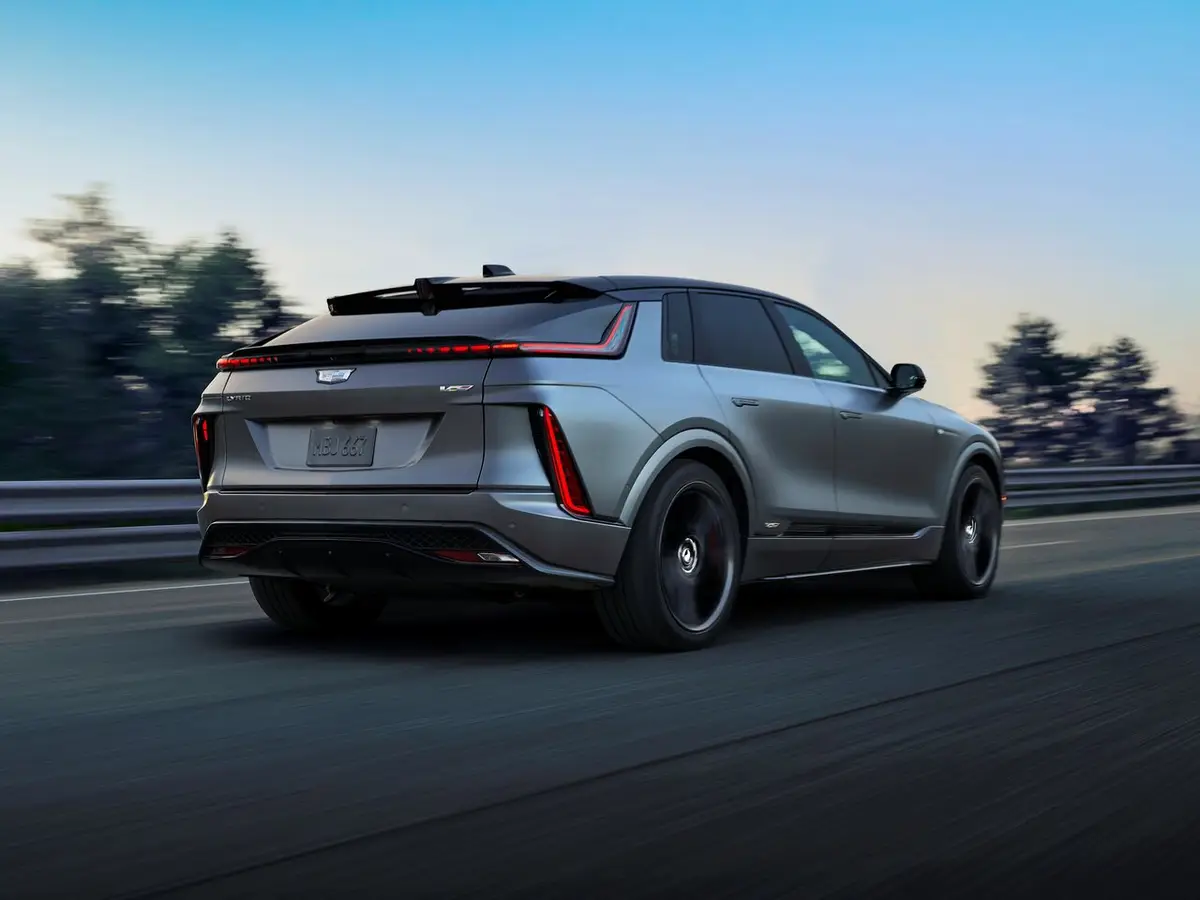Cadillac Lyriq-V I