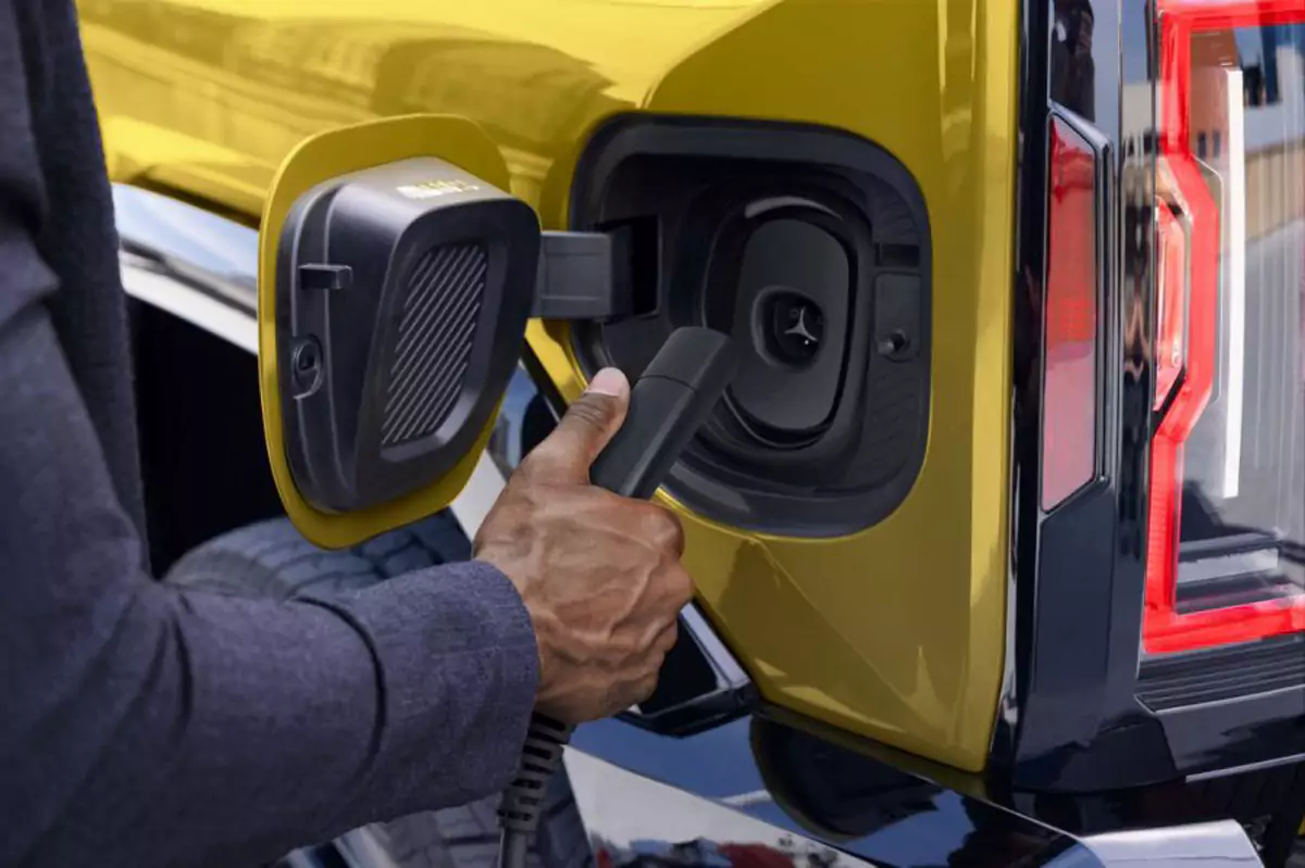 General Motors' Transition to NACS: How the American Automaker is Integrating into the Tesla Ecosystem